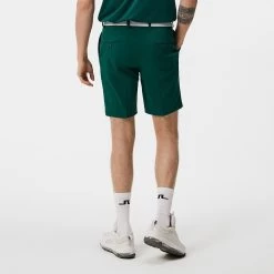 J.Lindeberg Golf Shorts - Vent Tight Fit - Rain Forest AW23 16 J.Lindeberg Golf Shorts - Vent Tight Fit - Rain Forest AW23 -Fashion Golf j lindeberg golf shorts vent tight fit rain forest ss23 gmpa07908 m374 72