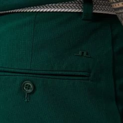 J.Lindeberg Golf Shorts - Vent Tight Fit - Rain Forest AW23 19 J.Lindeberg Golf Shorts - Vent Tight Fit - Rain Forest AW23 -Fashion Golf j lindeberg golf shorts vent tight fit rain forest ss23 gmpa07908 m374 75