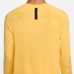 Nike Golf Jumper - TW Knit Crew Neck - Topaz Gold SU23 -Fashion Golf nike golf jumper tw knit crew neck topaz gold su23 dr5291 795 67